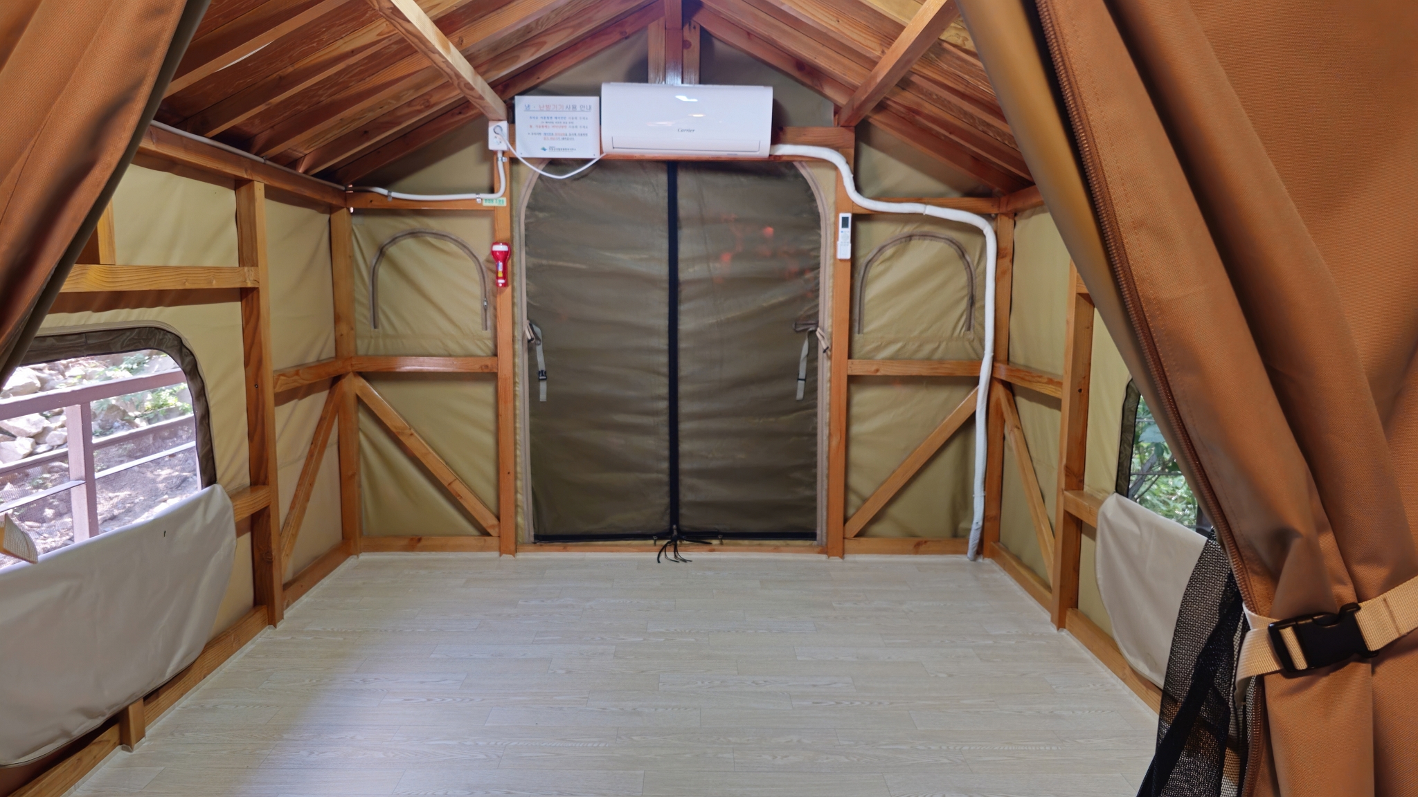 산막텐트형 내부
